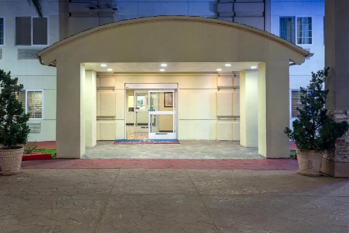 Candlewood Suites LAX Hawthorne image 12